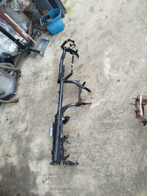 Audi A6 torpido göğüs demiri