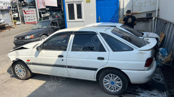 Ford escort 99 model çıkma orjinal sol ön ve sol arka kapı