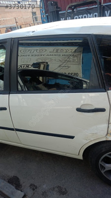 ford fiesta sol arka kapı dolu