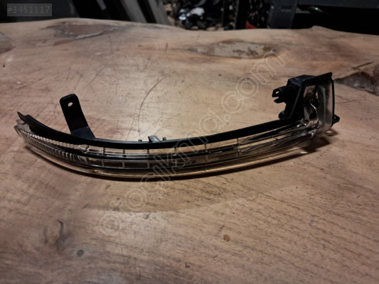 VOLKSWAGEN TOUAREG SAĞ DİKİZ AYNA SİNYALİ 7P6949102