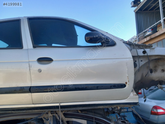 Renault megane 1 sağ ön kapı