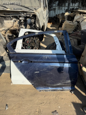 VW PASSAT B8 SAĞ ARKA KAPI ÇIKMA ORJİNAL