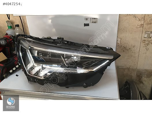 AUDİ Q3 SAĞ FAR ÇIKMA ORJİNAL