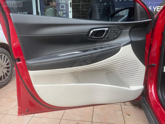 HYUNDAİ BAYON SOL ÖN KAPI DÖŞEMESİ SÖKME YEDEK PARÇA