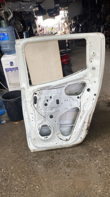 Mitsubishi L 200 sag arka kapı