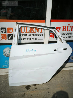 Hyundai Elantra sol arka kapı orijinal çıkma