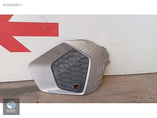 AUDİ A3 2021-2023 SAĞ SİS KAPAĞI