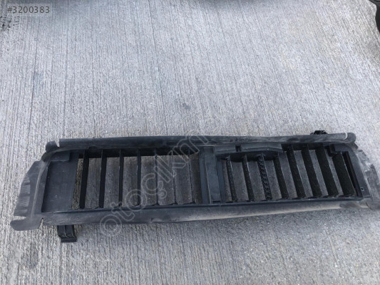 MERCEDES E SERİ W213 ALT HAVALANDIRMA PERDESİ 2135002900