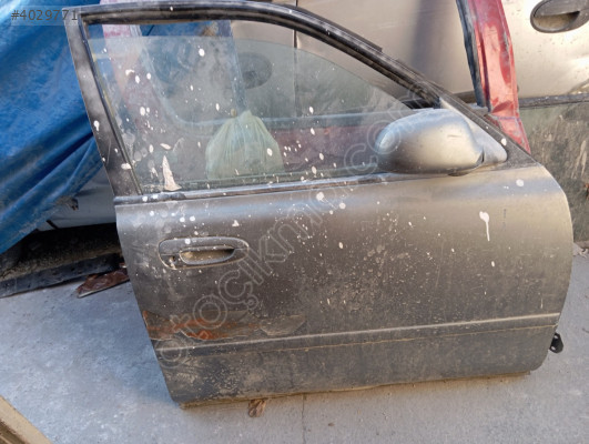 Mazda 626 sağ ön kapı