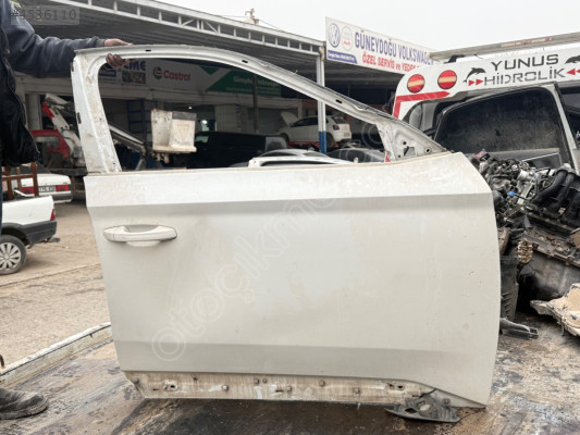 Skoda superb sağ ön kapı