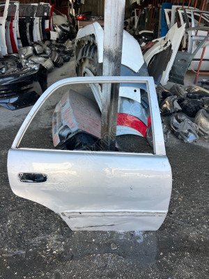 1999 2001 Toyota corolla çıkma arka sağ kapı