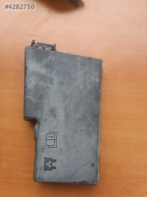 Ford Focus 3 C-Max Sigorta Kutusu Kapağı