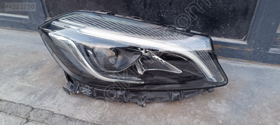 MERCEDES A SERİ W176 MAKYAJLI ÇIKMA ORJİNAL SAĞ FAR