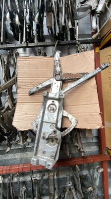 OPEL VECTRA B SAĞ ÖN CAM KRİKOSU MOTORSUZ.OTO ERKAN ÜNYE