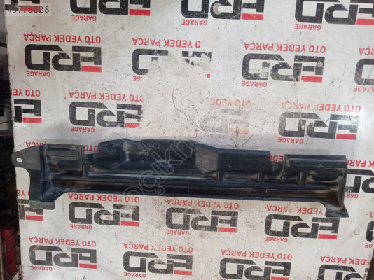 Nissan Juke Ön Radyatör Hava Kılavuz Deflektörü  OEM 62820 BA60A