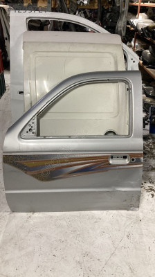 Mazda B2500 sol ön kapı