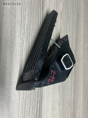 MERCEDES 212 GAZ PEDALI