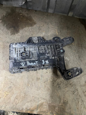 Passat b 6 akü alt plastiği