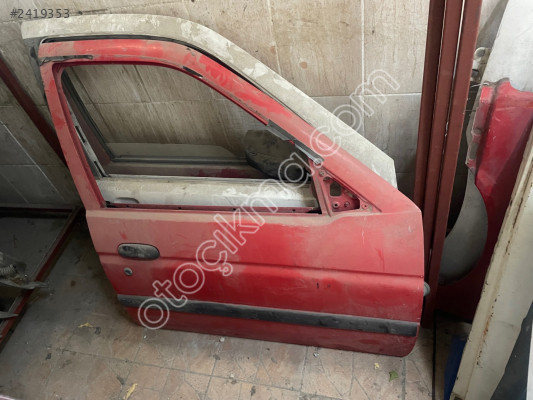 Kırmızı Ford Escort sağ ön kapı orijinal