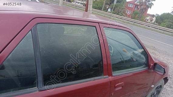 Citroen Saxo sağ kapı camlari