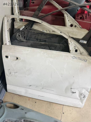 SKODA OCTAVİA SAĞ ÖN KAPI ÇIKMA ORJİNAL