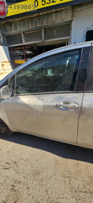 Toyota Yaris sol ön kapı