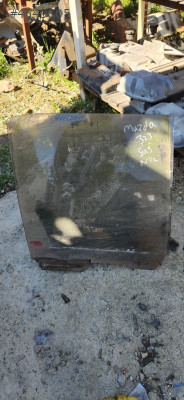 Mazda 323 sağ arka kapı camı