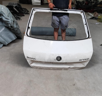 2013/2019 SKODA OCTOVIA BEYAZ BAGAJ KAPAĞI ORJINAL LOKALLIK