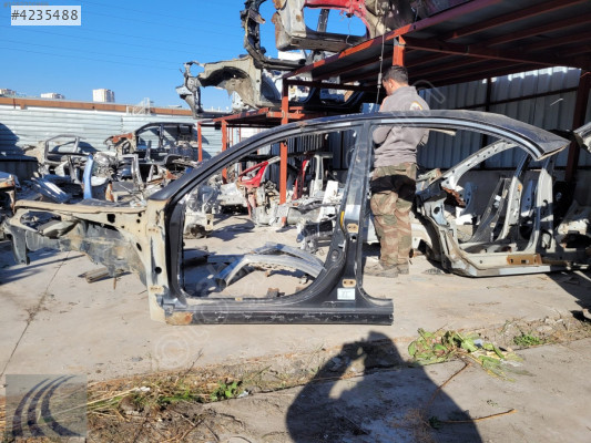 TOYOTA AVENSIS 2000 ÇIKMA SOL PERVAZ