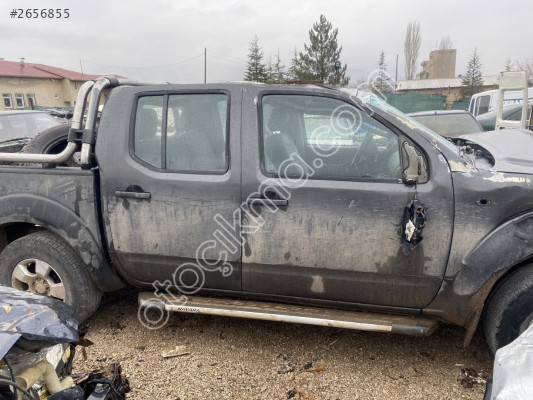 Sağ. Ön kapı Navara