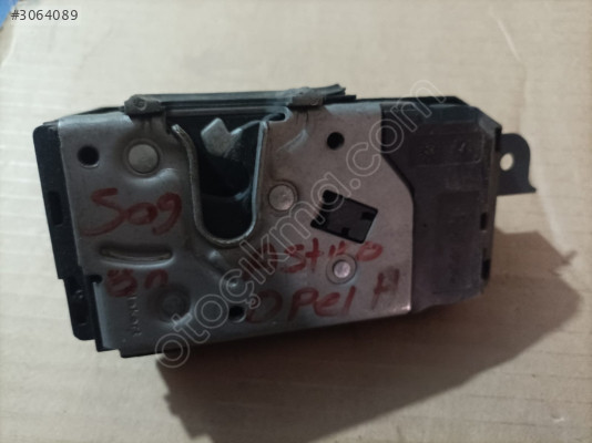 Opel Astra sağ ön kapı kilidi