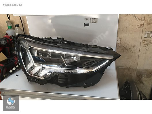 AUDİ Q3 SAĞ FAR ÇIKMA ORJİNAL