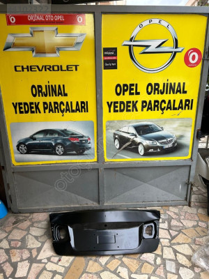 Chevrolet cruze sedan bagaj kapağı sıfır