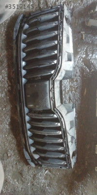 5E0853653 Skoda octavia ön panjur çıkma