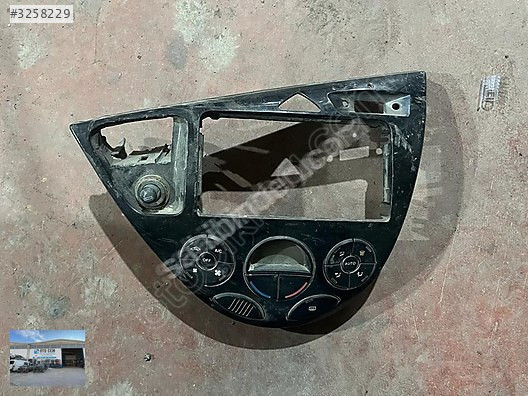 OTO CEMDEN ÇIKMA FORD FOCUS 1 KLİMA PANELİ DİJİTAL