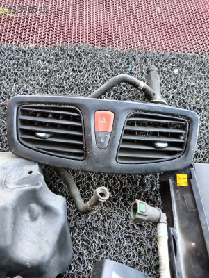 Renault Megane 3 kalorifer ızgara