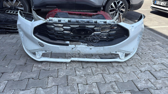 2024 Kuga ön tampon