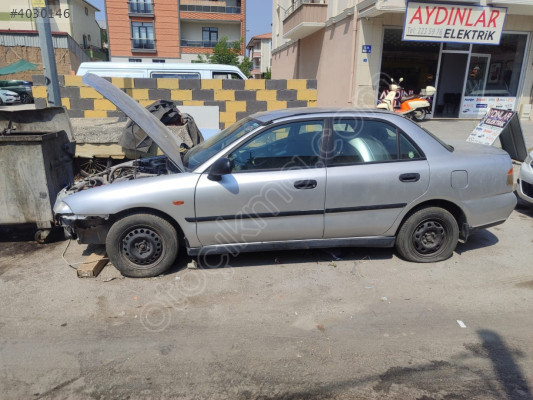 Mitsubishi carisma 1.6 glx
