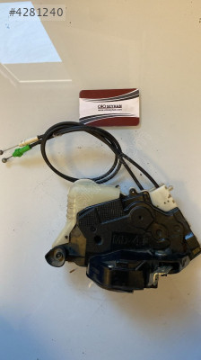 toyota yaris 2012 sağ ön kapı kilidi