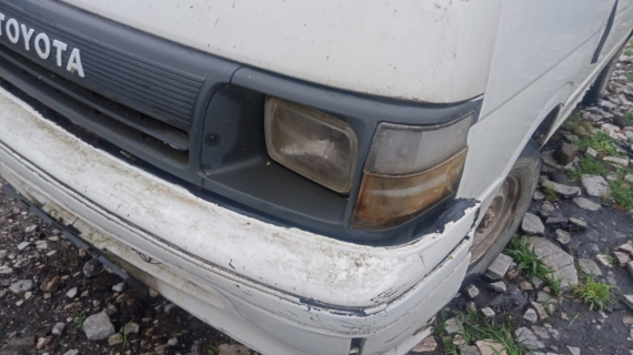 Toyota hiace sol far yedek parça