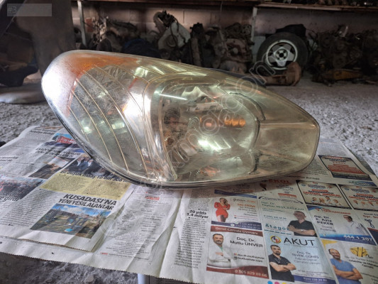 Hyundai Accent Era Sağ Ön Far