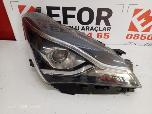 TOYOTA YARİS LEDLİ SAĞ FAR ÇIKMA ORİJİNAL PARÇA