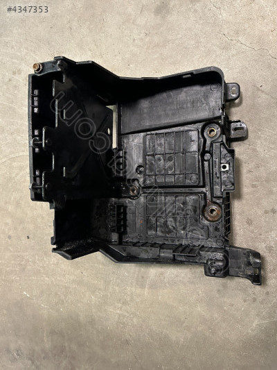 RENAULT SCENİC AKÜ ALT TABLASI  2003-2008