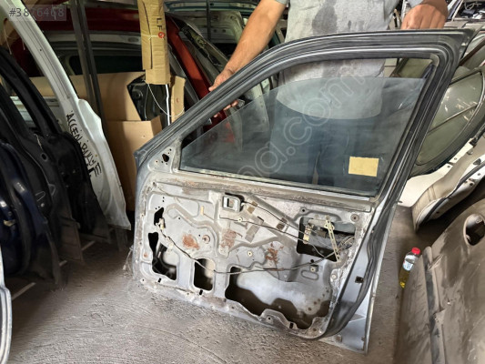 SUZUKİ SWİFT SAĞ ÖN KAPI CAM KRİKOSU 90-95 MODEL