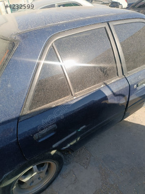 Mazda 323 sağ arka kapı