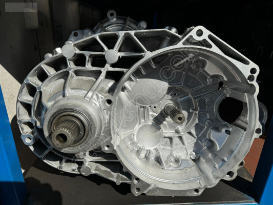 VOLKSWAGEN CARAVELLE 2.0TDİ ÇIKMA 6İLERİ MANUEL ŞANZIMAN