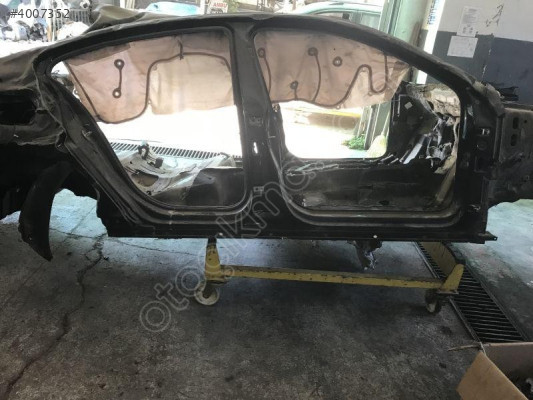 VOLKSWAGEN PASSAT 2015 2024 SAĞ ORTA DİREK VE MARŞPİYEL 3G5809844