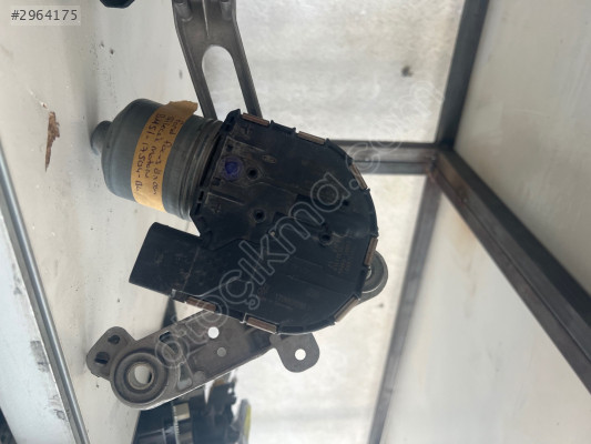 Ford Focus ön cam silecek motoru