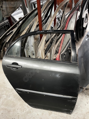 Corolla sağ arka kapı