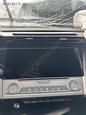 Peugeot 408 multimedya ekran